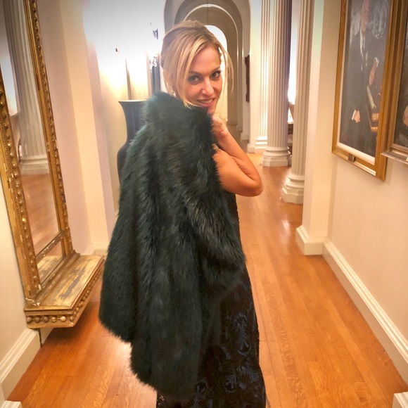 Former TV reporter selling my own stuff. 🏄♀️ - Picture 6 of 11